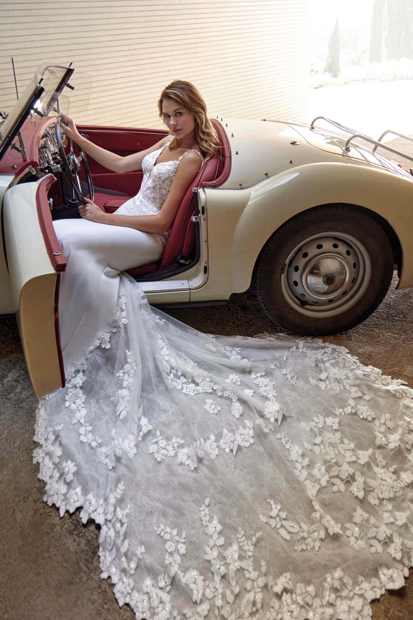 Brautkleid mit Schleppe